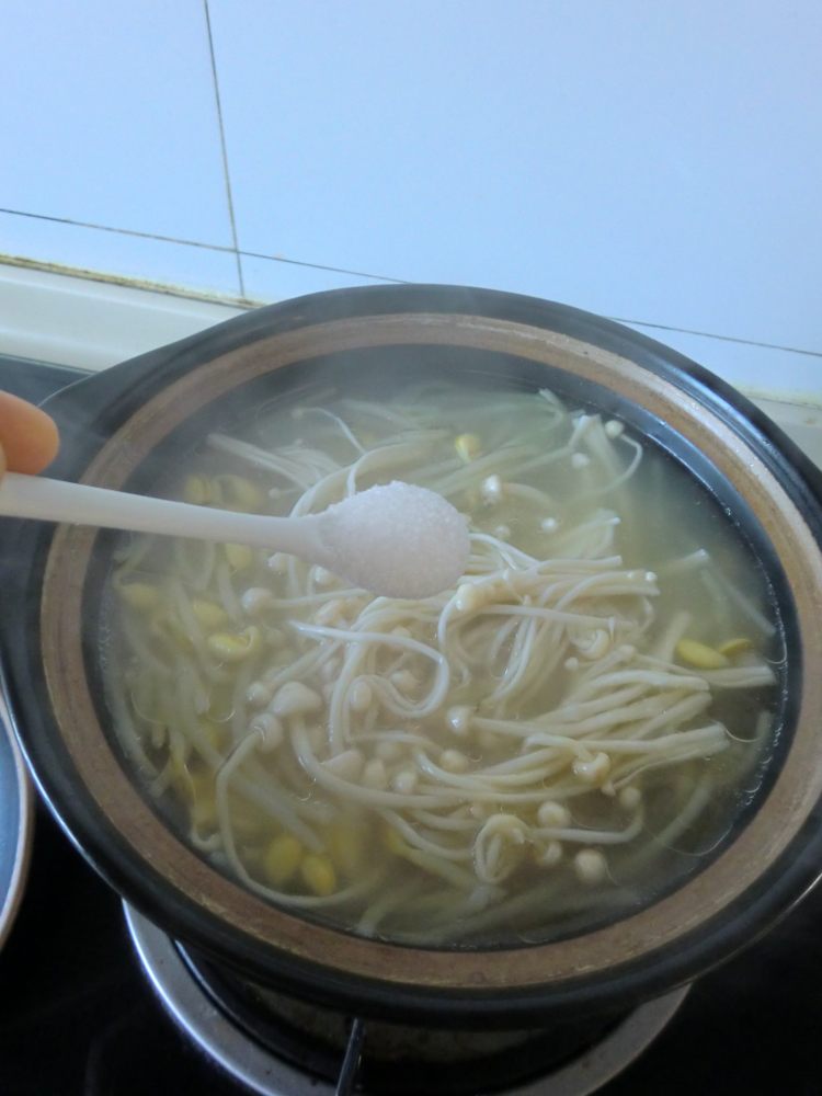 白芷豆芽猪蹄汤步骤10