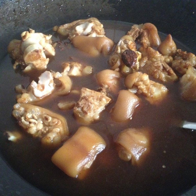黄豆炖猪脚步骤7