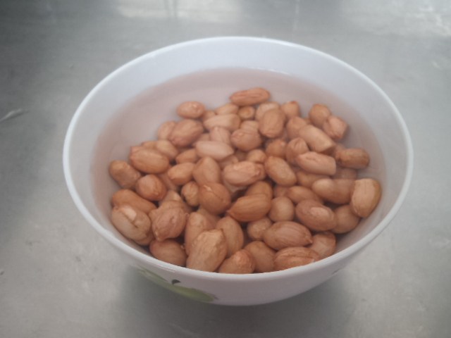 姜醋猪蹄煲步骤1