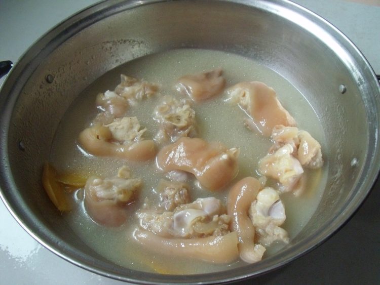 鸿运脆皮猪手步骤4