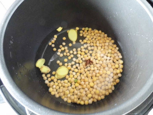 豌豆蹄花汤步骤3