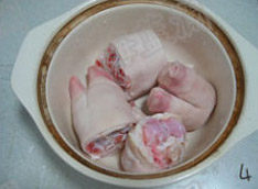 黄豆猪手汤步骤1