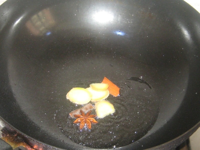 土豆猪蹄砂锅煲步骤4