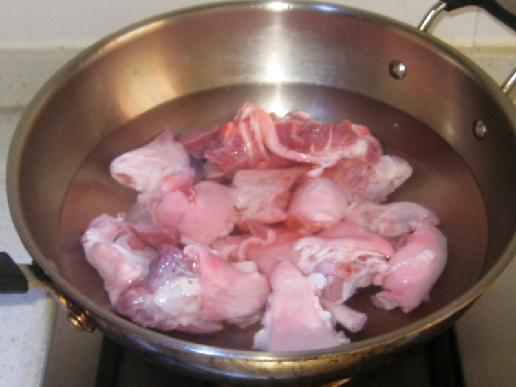 土豆猪蹄砂锅煲步骤2
