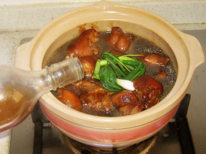 土豆猪蹄砂锅煲步骤9