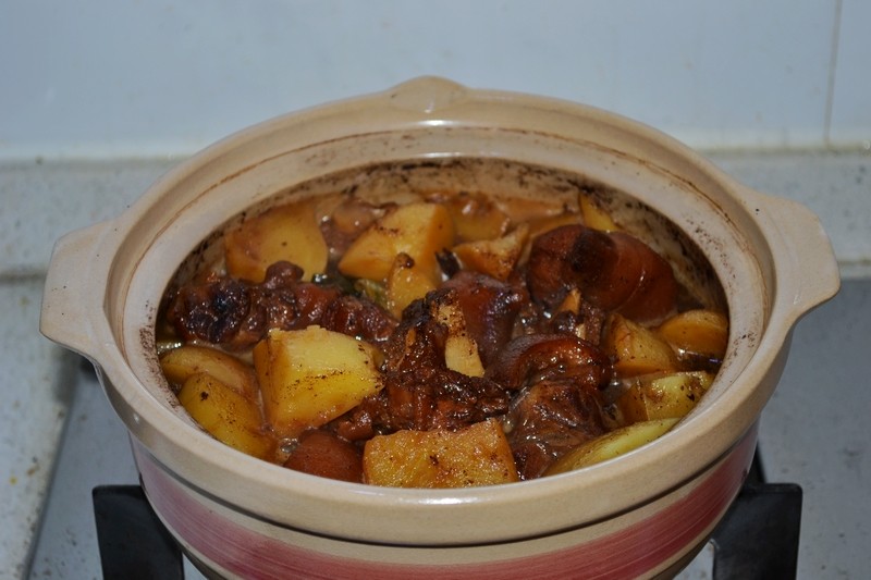 土豆猪蹄砂锅煲步骤13