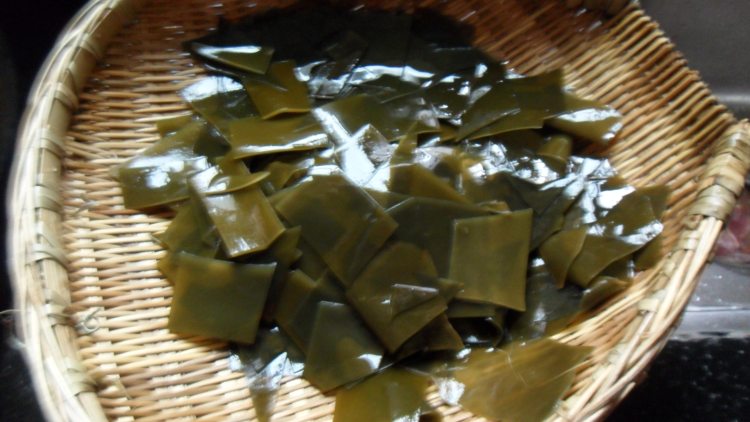 海带蹄花汤步骤5