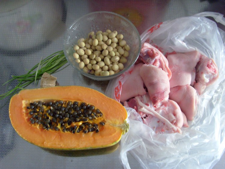黄豆木瓜炖猪蹄步骤1