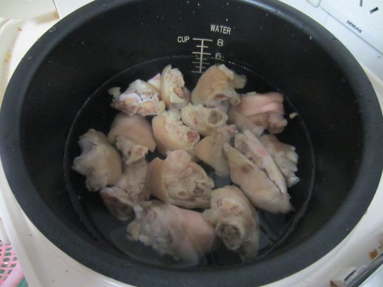 冰糖酱烧猪蹄步骤3