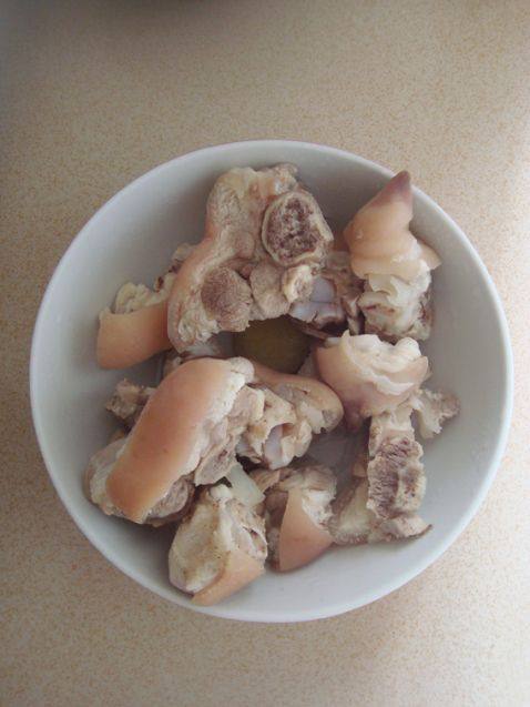 雪豆蹄花汤步骤4