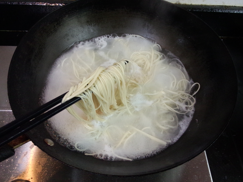 蘑菇五花肉拌一根面步骤11