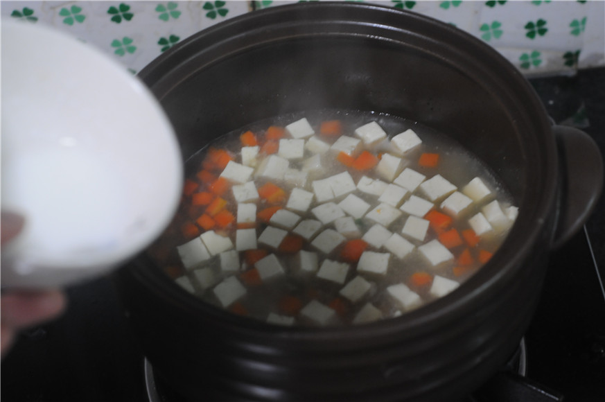 扣肉芋头煲步骤12