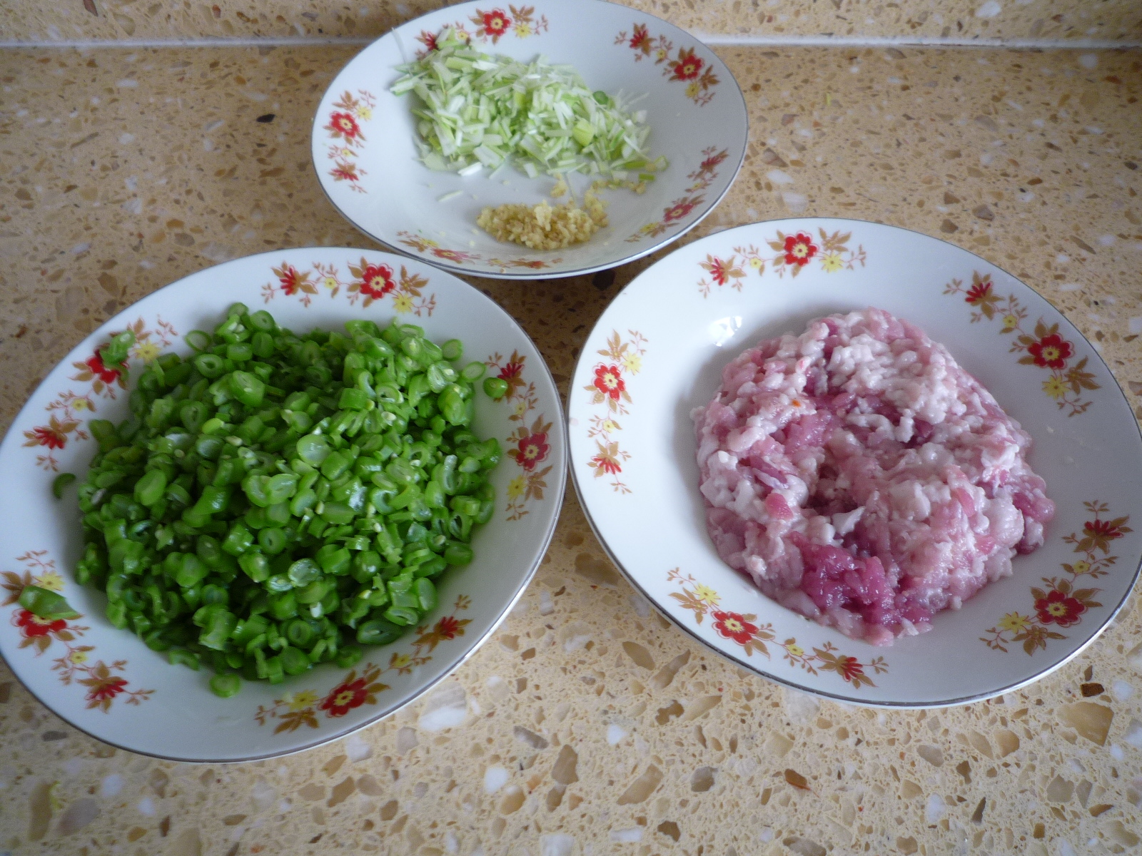 豆角猪肉馅门钉肉饼步骤4