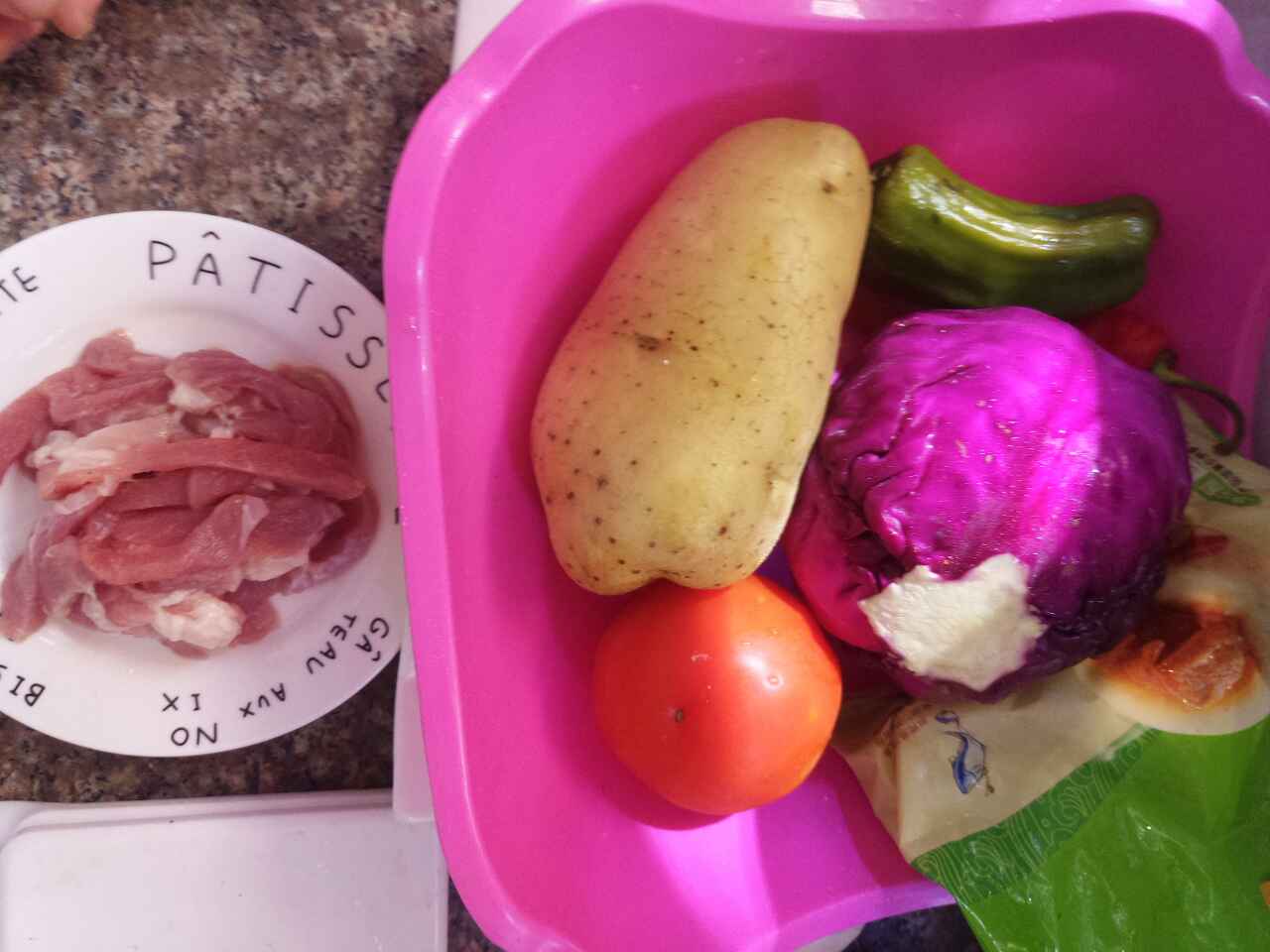 紫甘蓝肉丝炒土豆步骤1