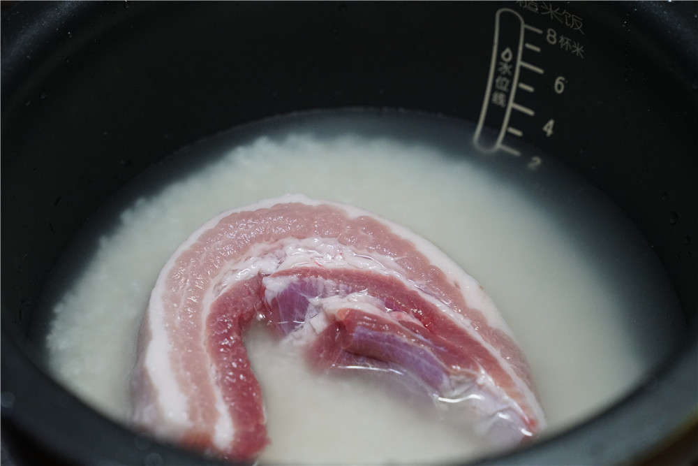 五花肉焖饭步骤3