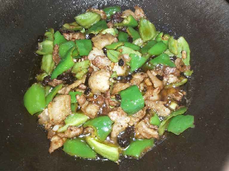 豆豉辣椒炒肉步骤7