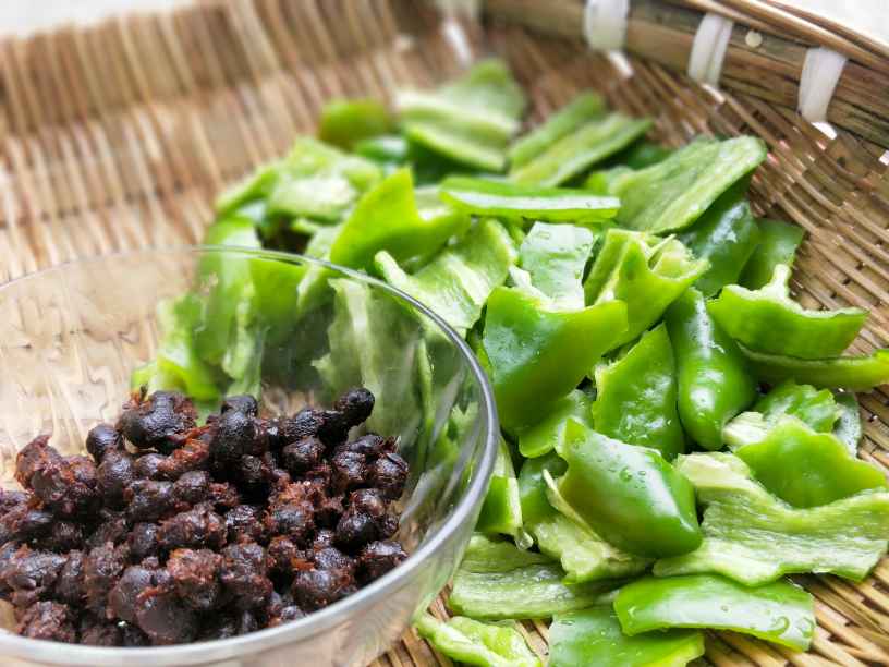 豆豉辣椒炒肉步骤3