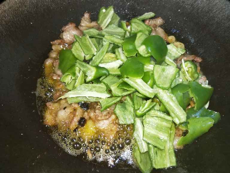豆豉辣椒炒肉步骤6