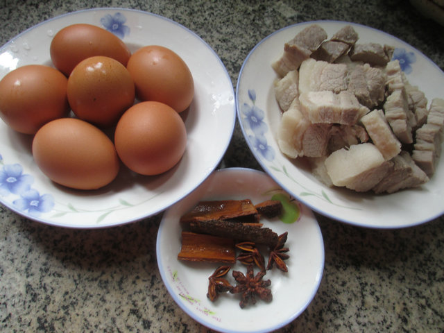 鸡蛋烧五花肉步骤1