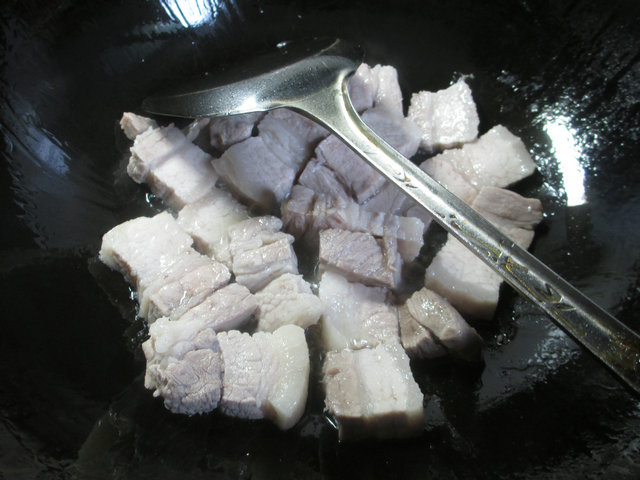 鸡蛋烧五花肉步骤3