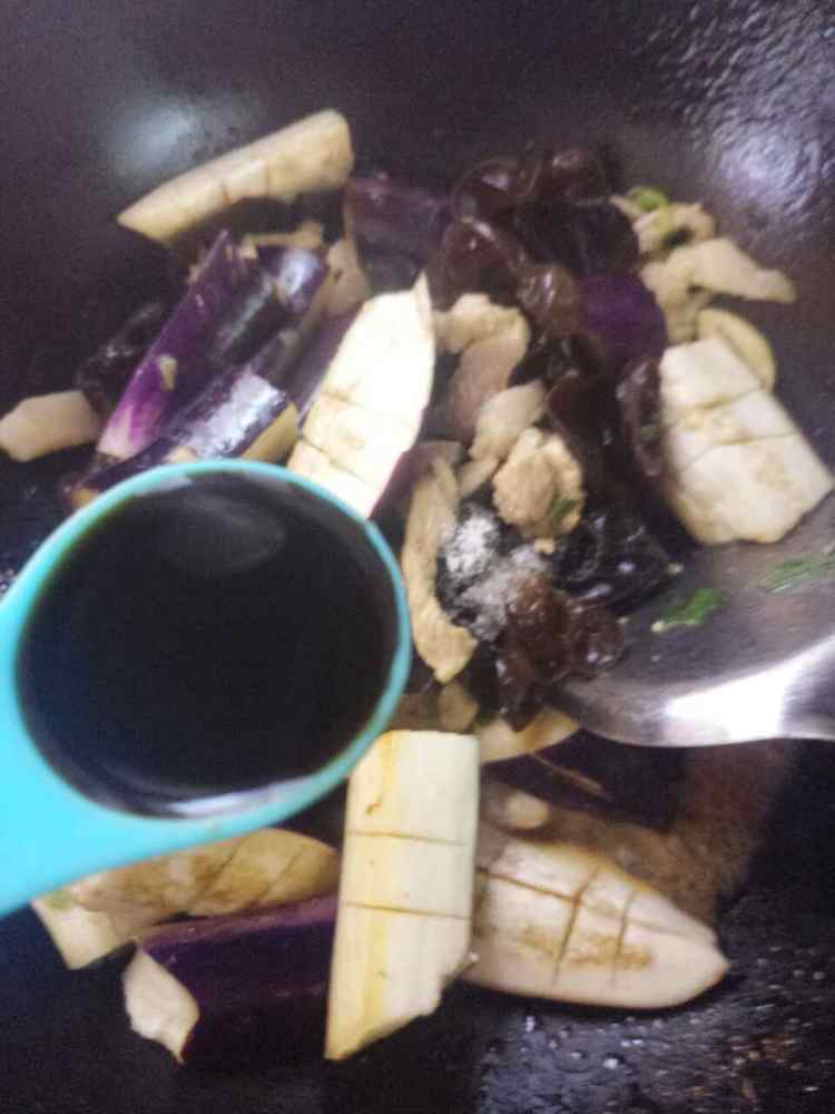 茄子肉丝煲步骤7