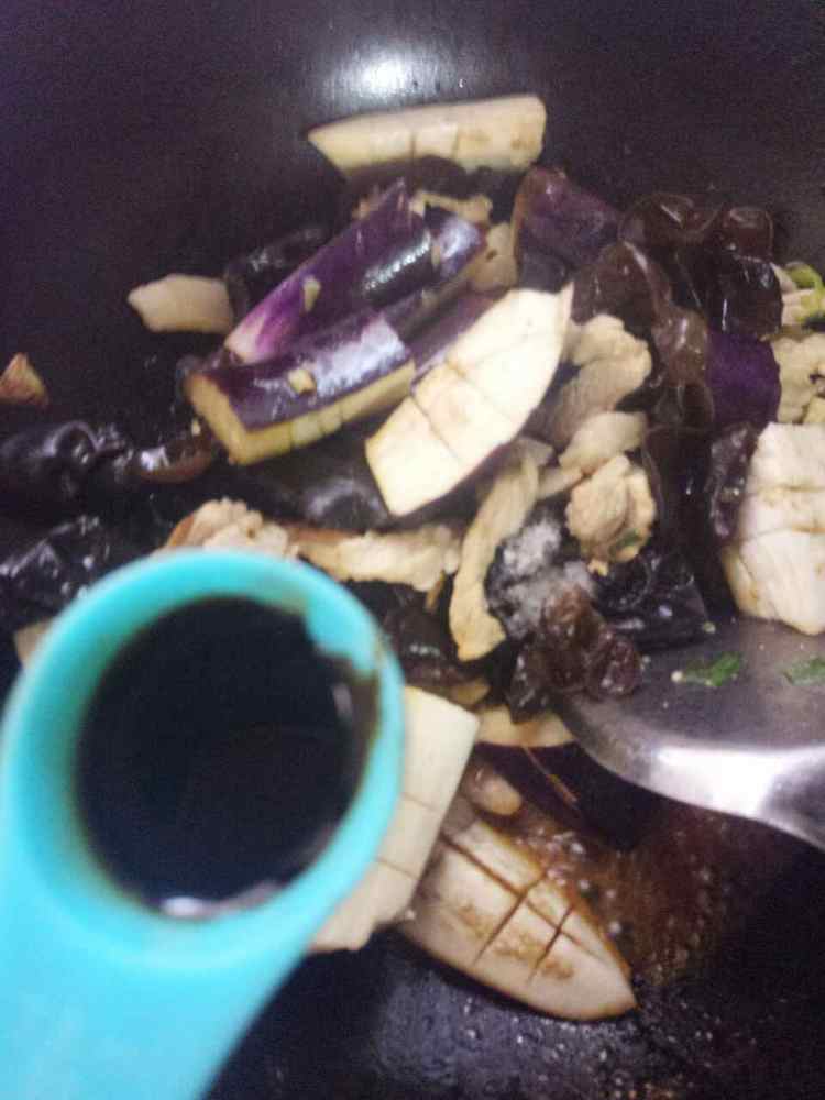 茄子肉丝煲步骤8