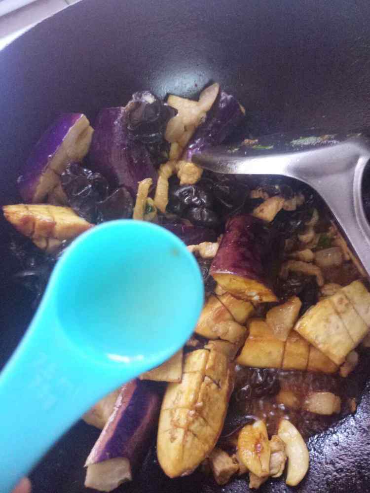 茄子肉丝煲步骤9