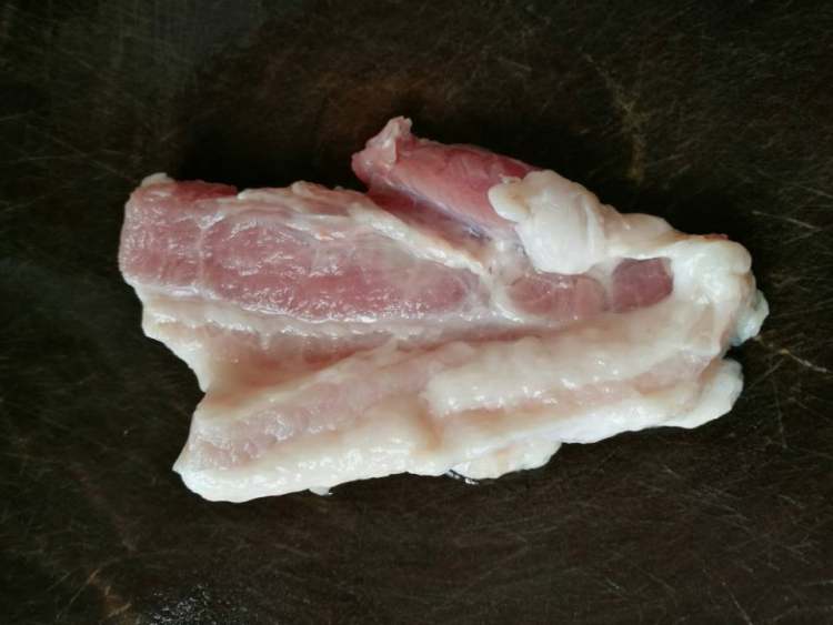五花肉焖豆瓣酱豆腐步骤1