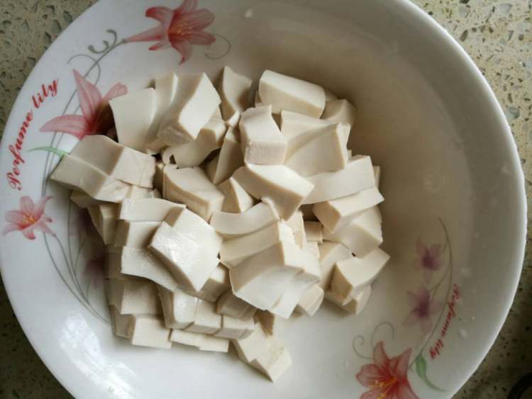 五花肉焖豆瓣酱豆腐步骤5
