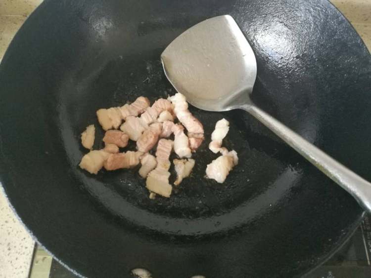 五花肉焖豆瓣酱豆腐步骤7