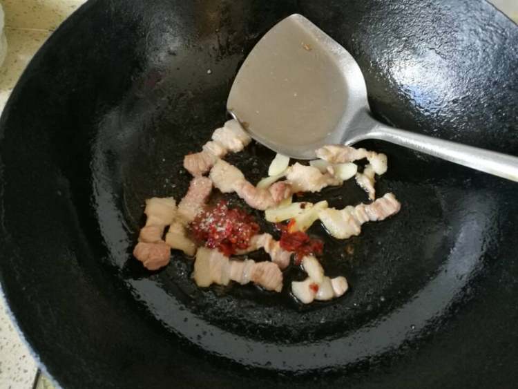 五花肉焖豆瓣酱豆腐步骤9