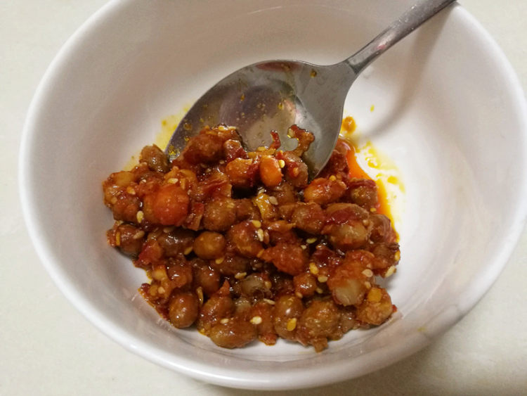 回锅肉炒花菜步骤2