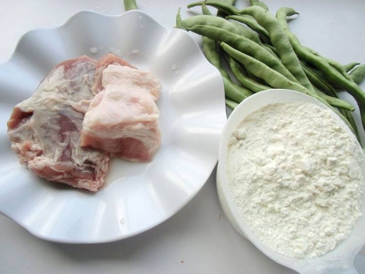 红烧肉豆角面步骤1