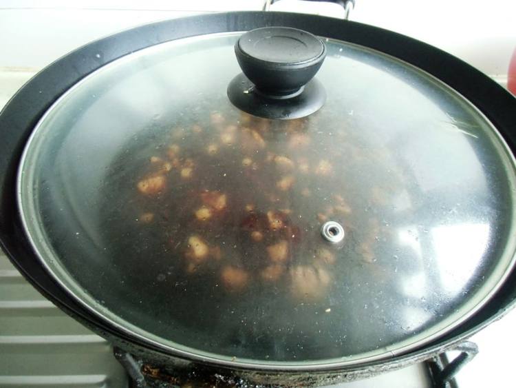 红烧肉豆角面步骤8
