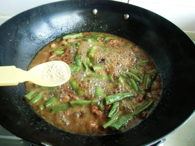 红烧肉豆角面步骤11