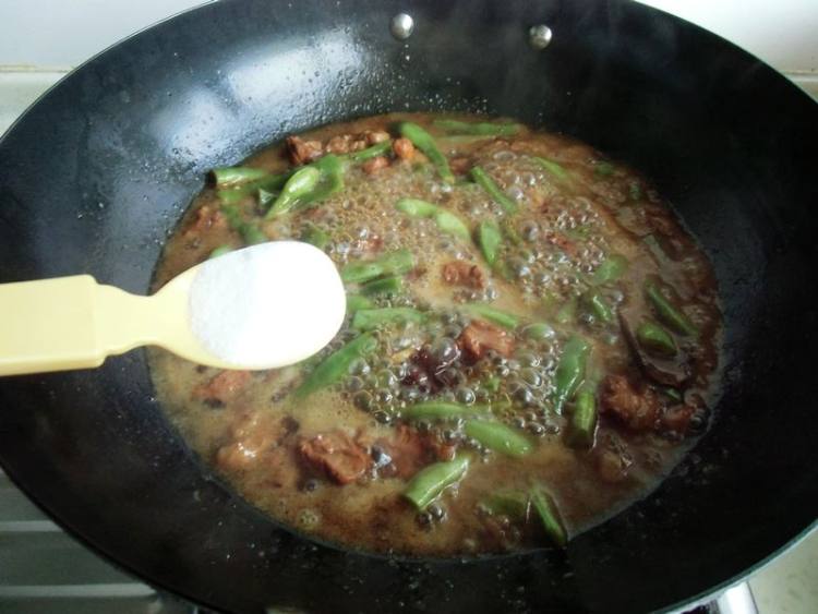 红烧肉豆角面步骤10