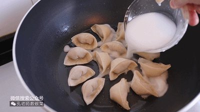 冰花煎饺步骤9