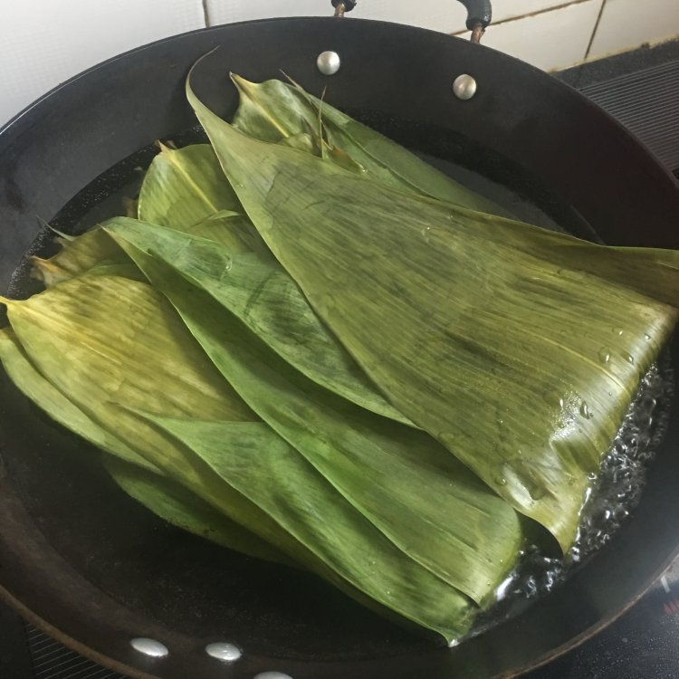 蛋黄肉粽步骤5