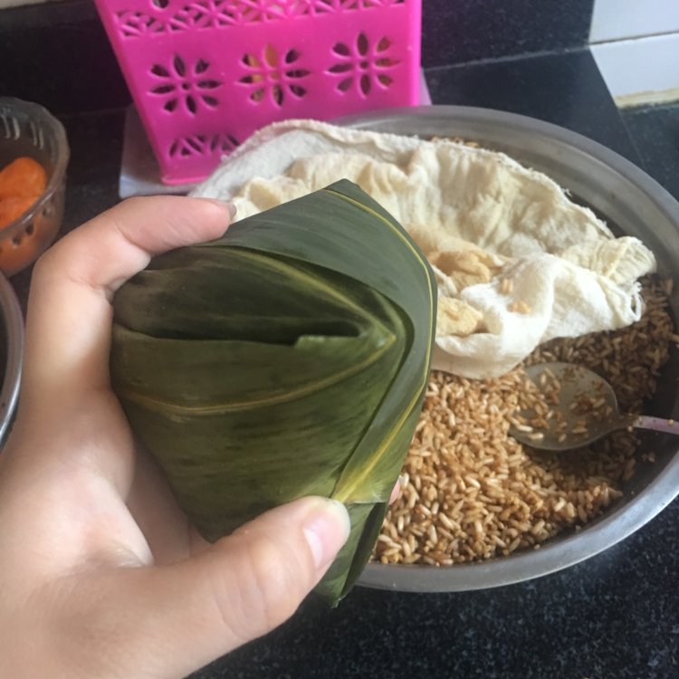 蛋黄肉粽步骤11