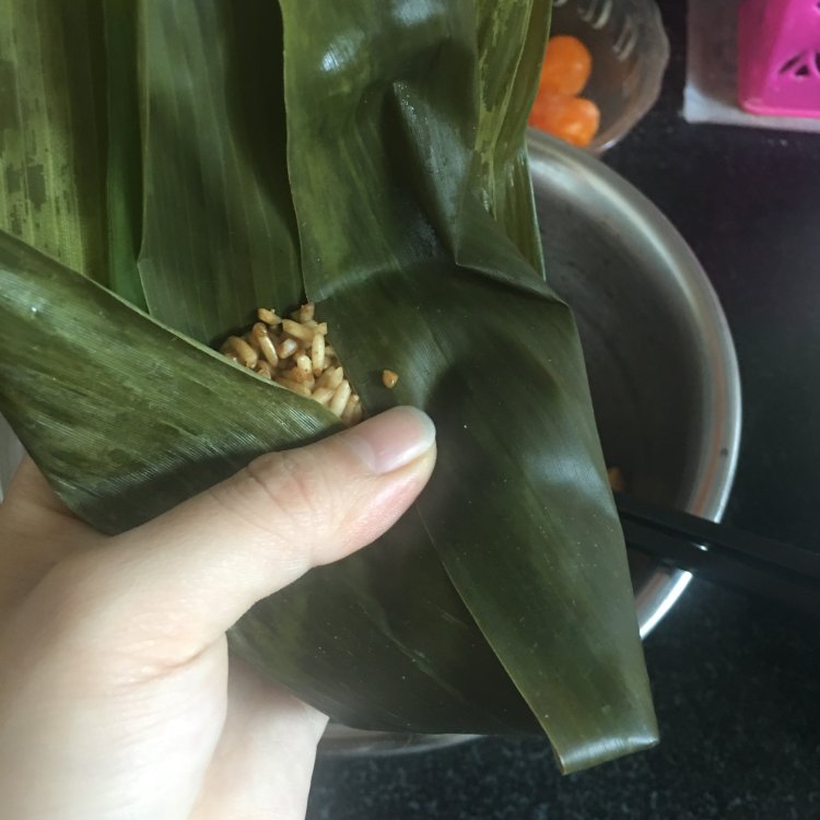 蛋黄肉粽步骤10