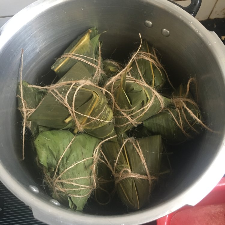 蛋黄肉粽步骤13