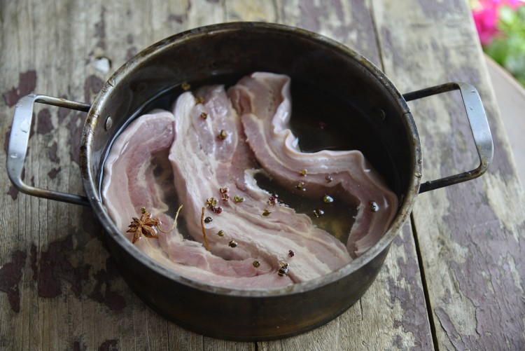红烧肉炖小土豆步骤2