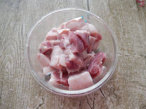 香菇笋干炖肉步骤4