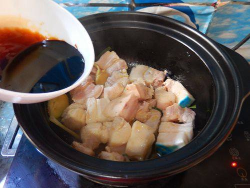 香菇笋干炖肉步骤9