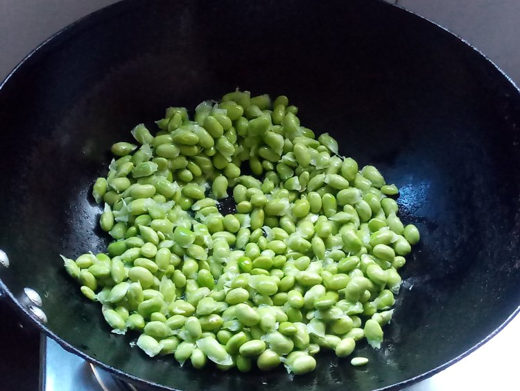 肉丝榨菜炒毛豆步骤7