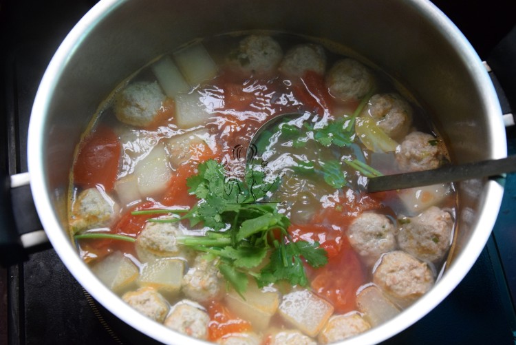 冬瓜番茄肉丸汤步骤8