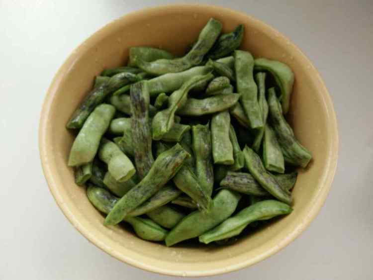 豆豉烧粉条豆角步骤1