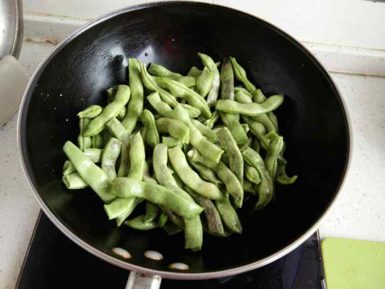 豆豉烧粉条豆角步骤5