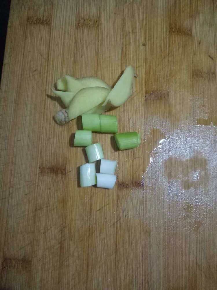 五花肉粉条炖豆角步骤3