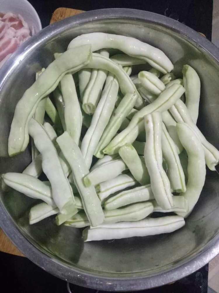五花肉粉条炖豆角步骤2